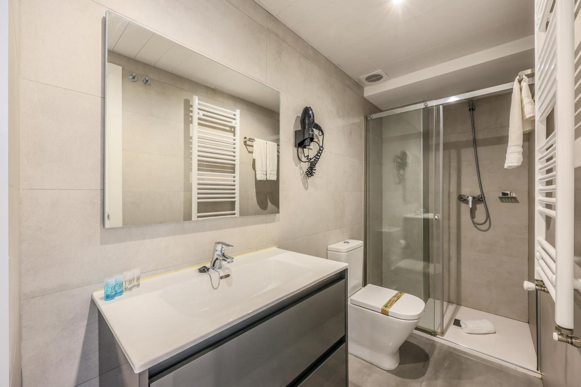Amazinn Places Blasco De Garay 105 Madrid Exterior photo